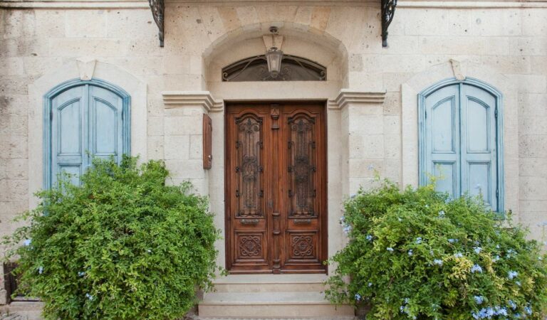 isoler porte entrée bois